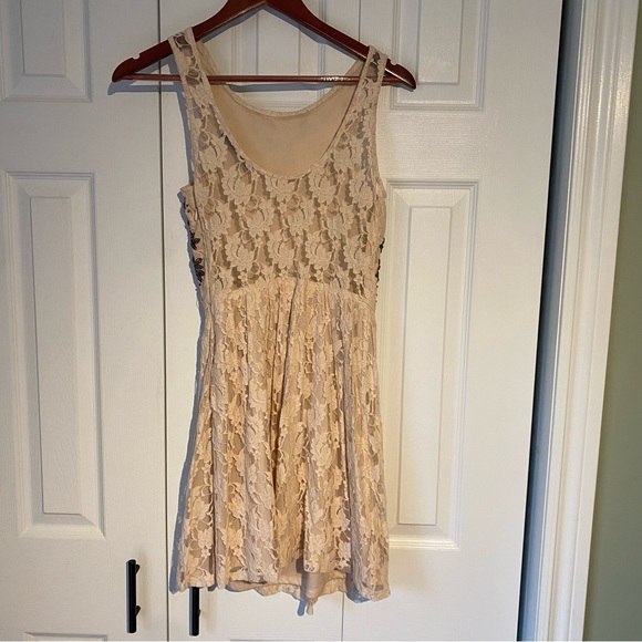Zara lace mini dress - Picture 2 of 7